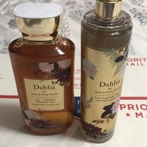 Dahlia shower gel and body spray